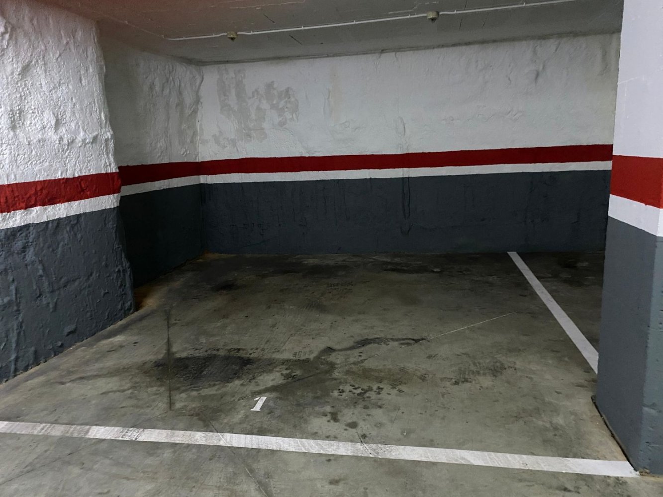 Estacionamiento en L'Hospitalet de Llobregat, Spain No. 205921