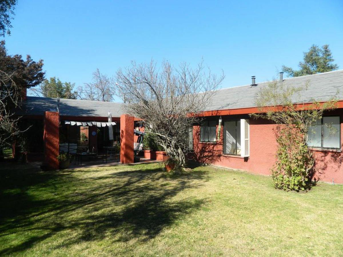 4 bedrooms House in Santiago, Chile No. 1976