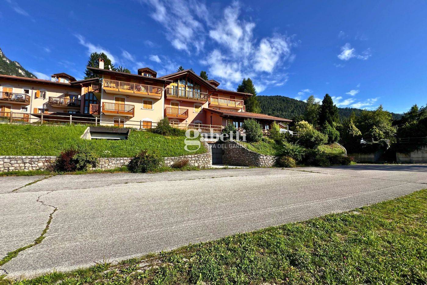 5 rooms Building in Bleggio Superiore, Italy No. 269607