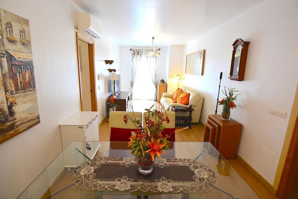 Apartamento de 3 dormitorios en Málaga, Spain No. 185723