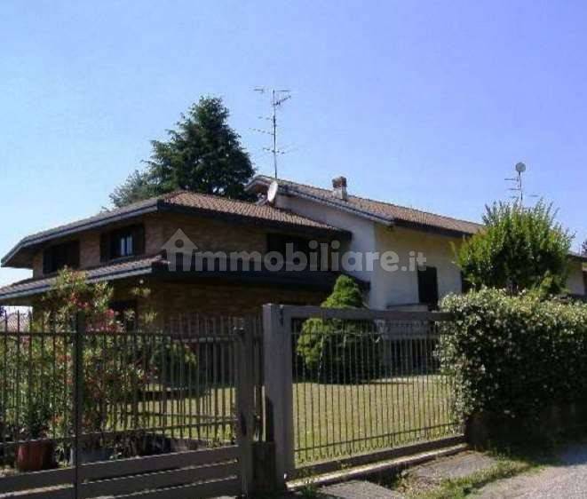 4 rooms Apartment in Gallarate, Italy No. 372432