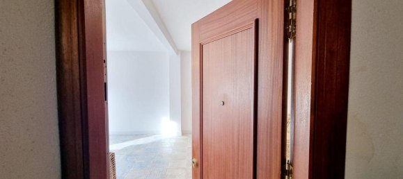 Apartamento de 2 dormitorios en Torrevieja, Spain No. 186374 3