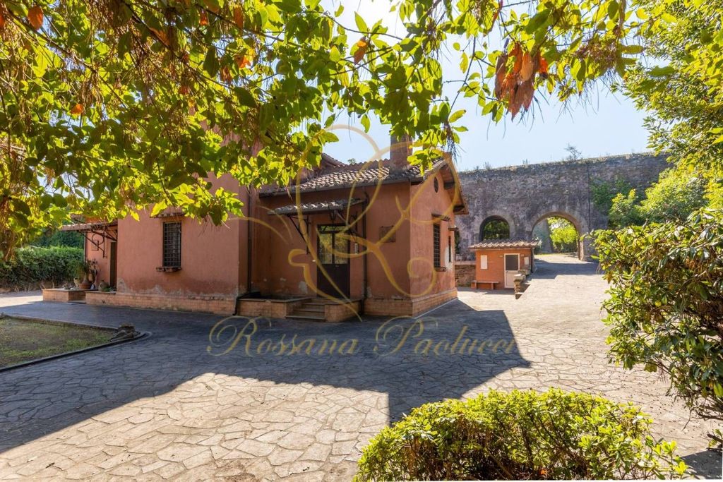 5 bedrooms Villa in Rome, Italy No. 386097