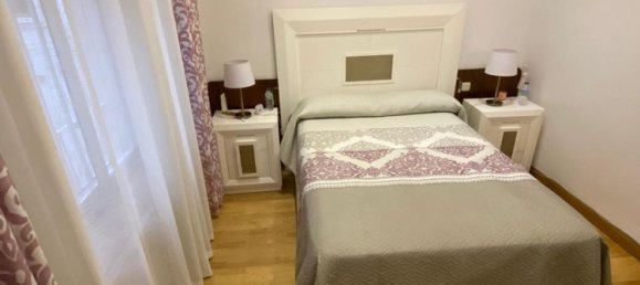 Apartamento de 3 dormitorios en Madrid, Spain No. 171792 12