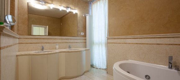 4 bedrooms Villa in Lucca, Italy No. 229143 17