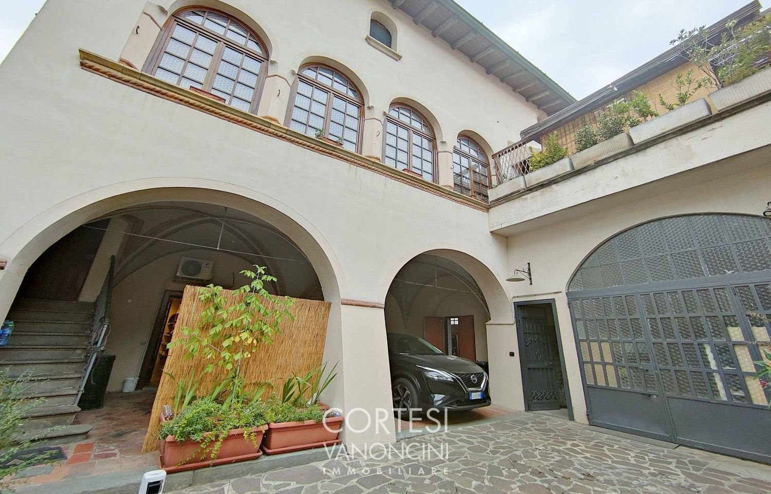 Edifício em Calcinate, Italy 704 m² N.º 392185