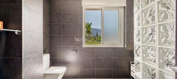 7 Schlafzimmer Villa in Marbella, Spain, Nr. 120426 30