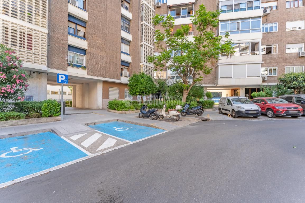 3 bedrooms Apartment in Madrid, Spain No. 143419