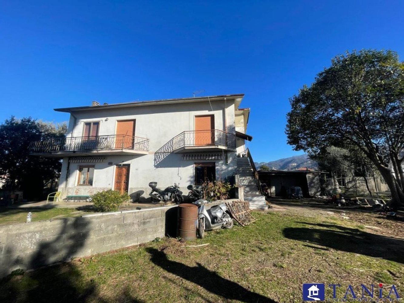 5 rooms House in Luni, Italy No. 94407