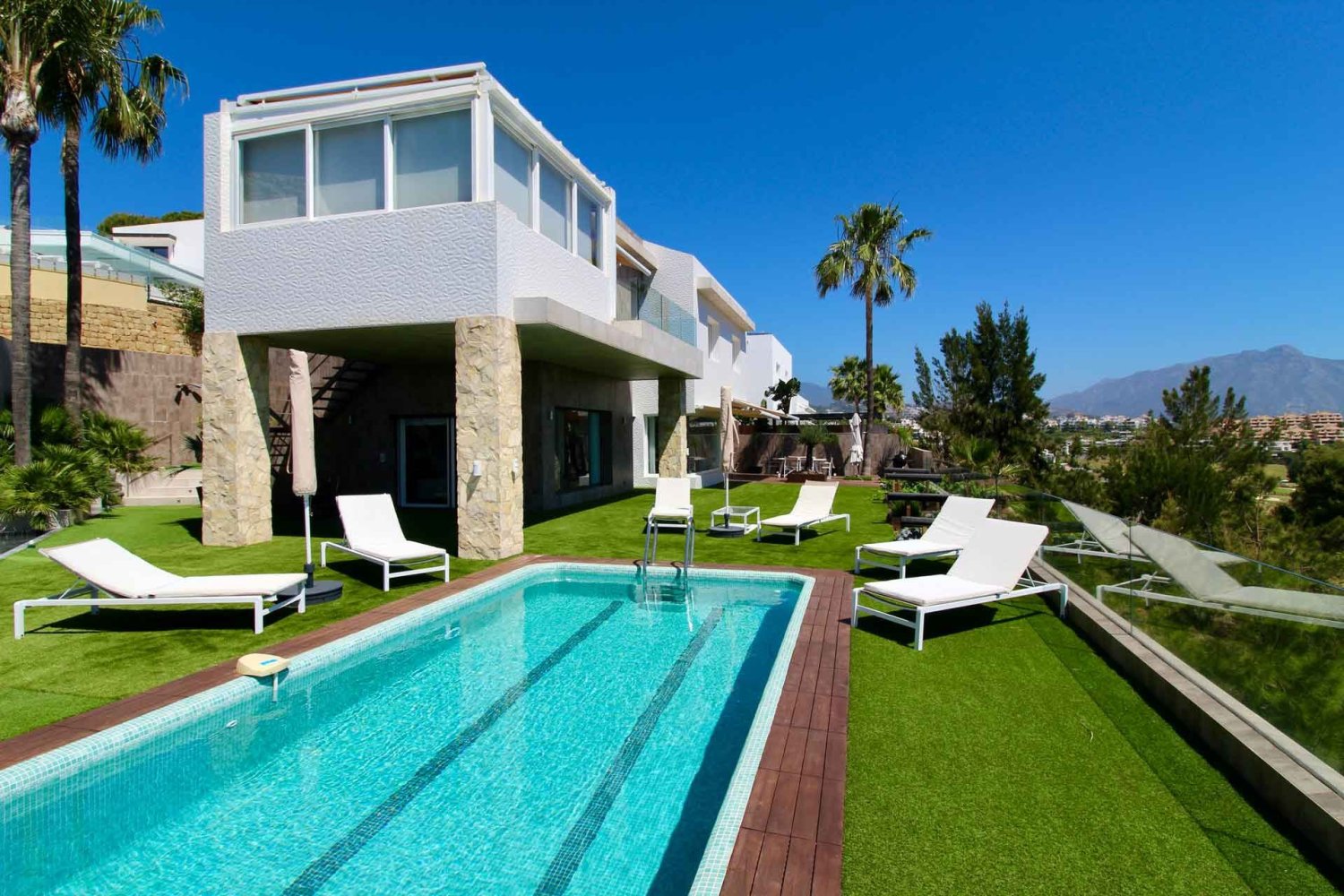 4 bedrooms House in Estepona, Spain No. 44444