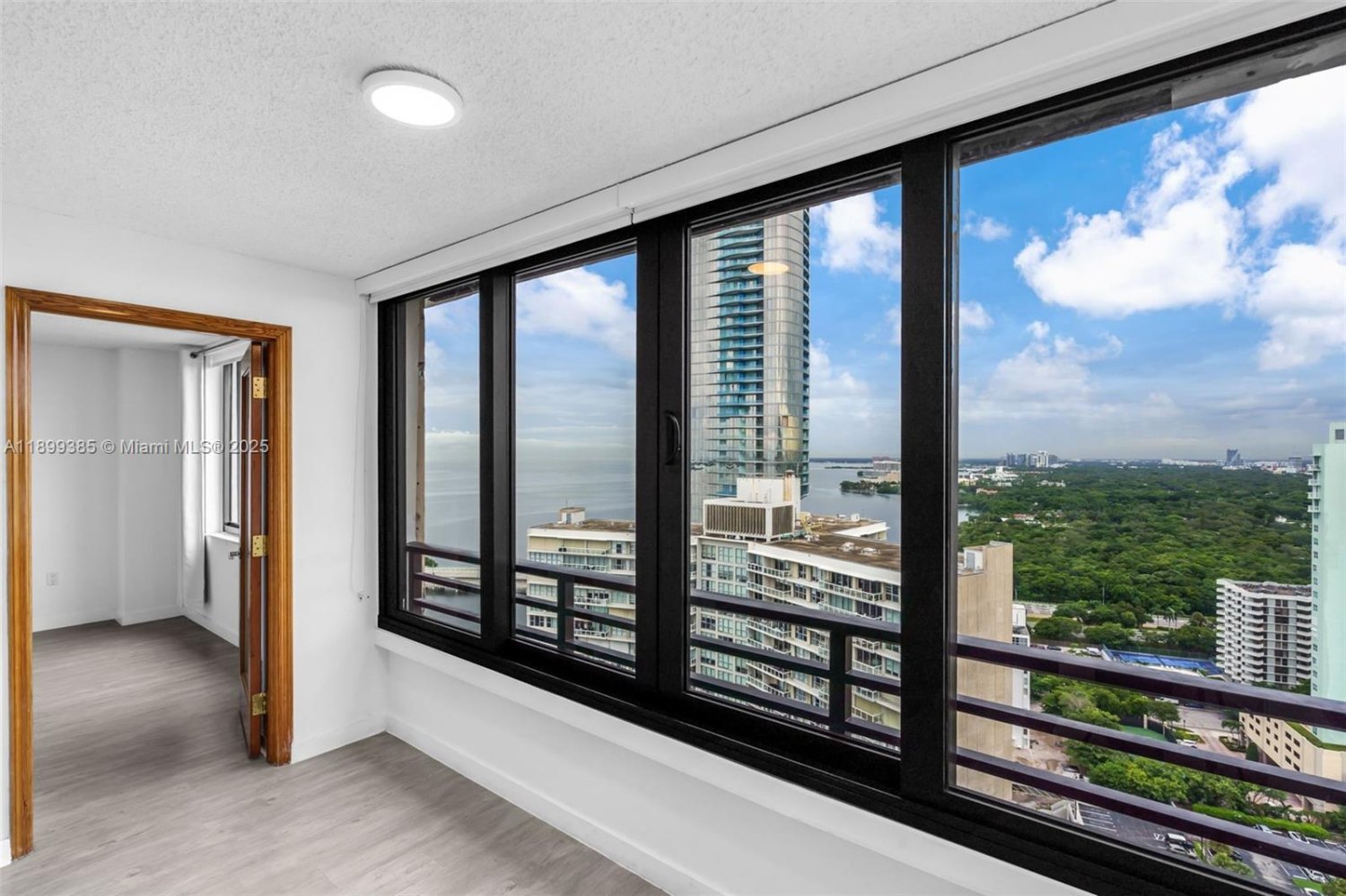 1 dormitorio propiedad comercial en venta en Miami, Miami-Dade, Florida, USA № 614218