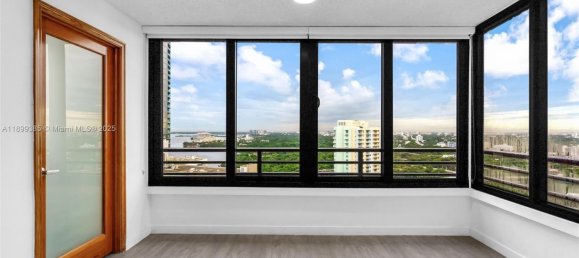 1 dormitorio propiedad comercial en venta en Miami, Miami-Dade, Florida, USA № 614218 2
