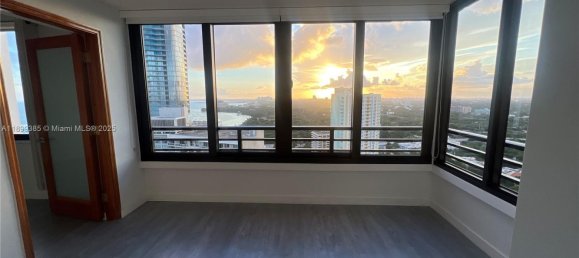 1 dormitorio propiedad comercial en venta en Miami, Miami-Dade, Florida, USA № 614218 3