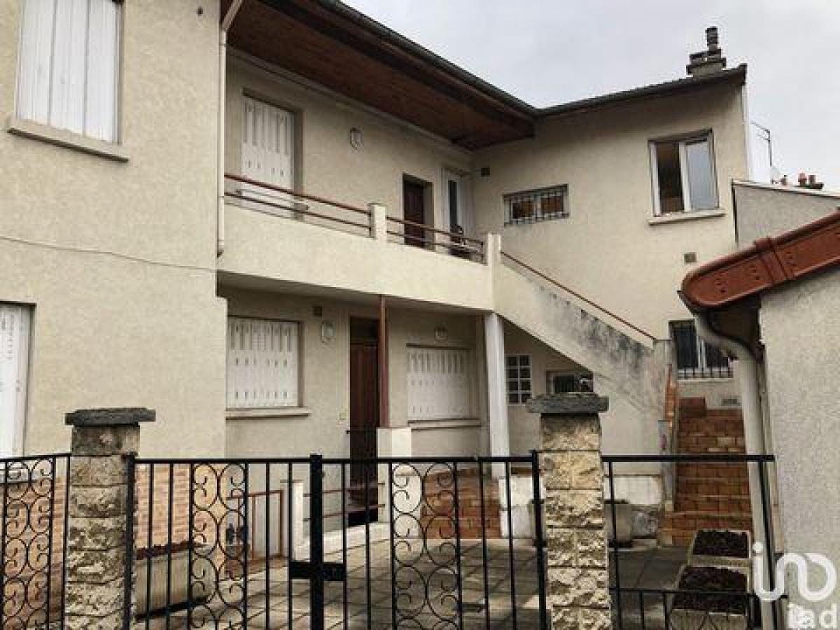 Studio à condo à La Courneuve, France No. 24068
