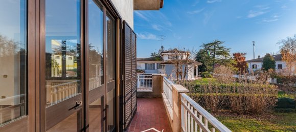 7 rooms Villa in Curtatone, Italy No. 177329 10