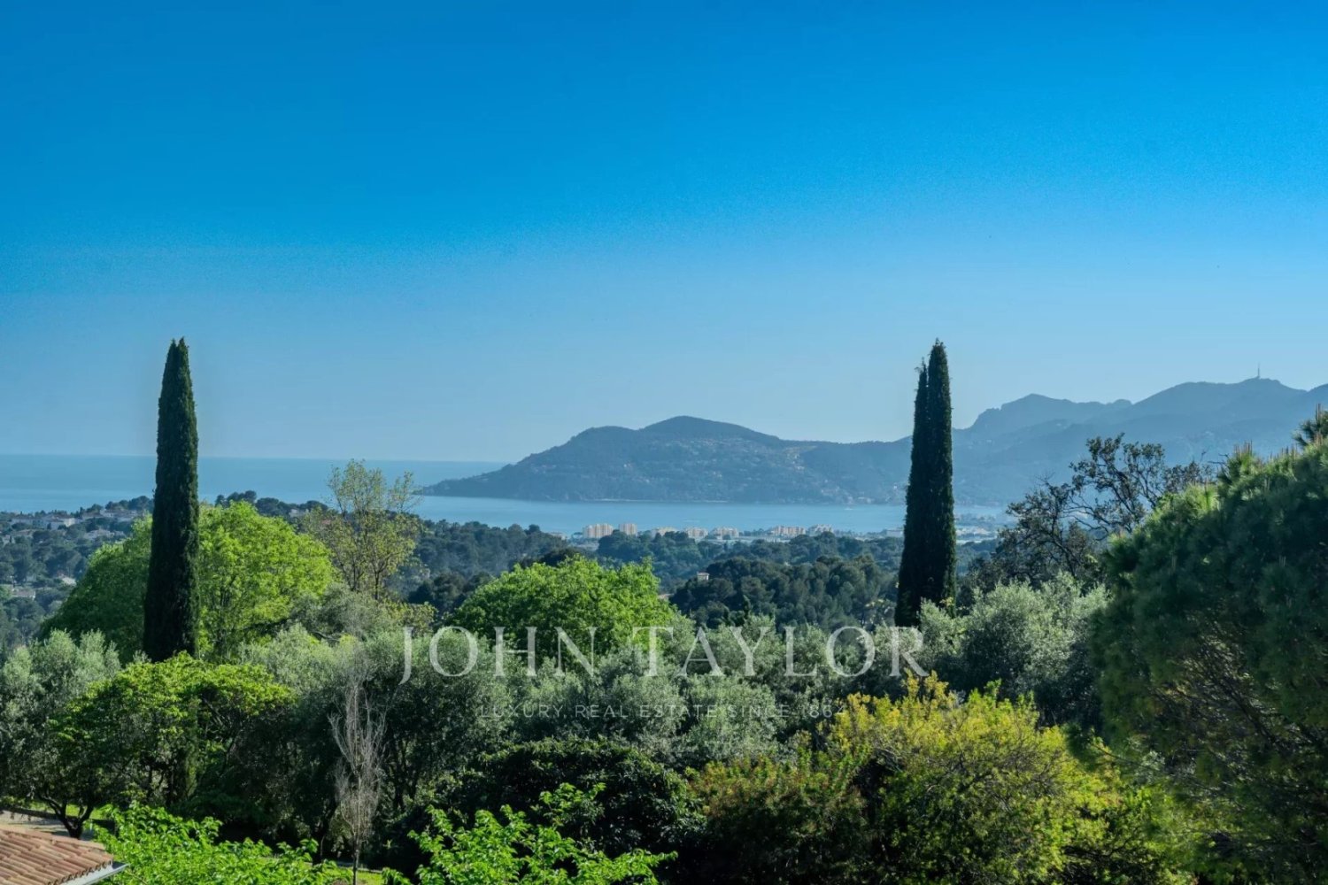 4 bedrooms Villa in Mougins, France No. 348713
