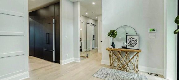 4 bedrooms House in Oakville, Canada No. 1032 3