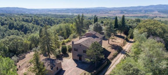 6 bedrooms House in Città della Pieve, Italy No. 58043 2