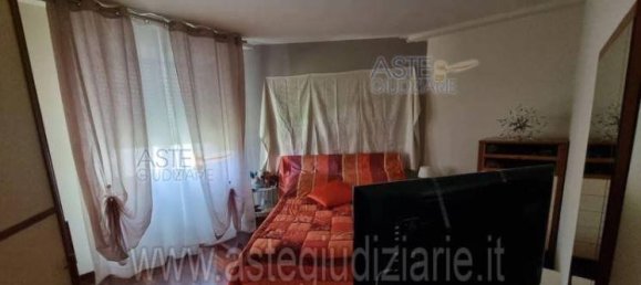 5 bedrooms Apartment in Livorno, Italy No. 48055 13