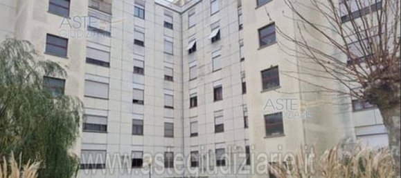 5 bedrooms Apartment in Livorno, Italy No. 48055 8