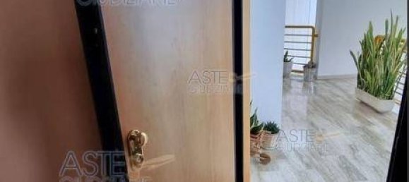 5 bedrooms Apartment in Livorno, Italy No. 48055 16