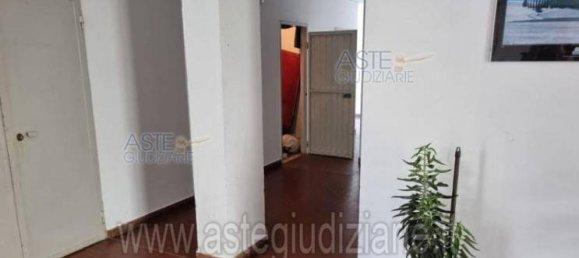 5 bedrooms Apartment in Livorno, Italy No. 48055 30