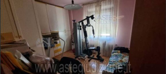 5 bedrooms Apartment in Livorno, Italy No. 48055 14