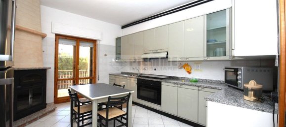 5 rooms Apartment in Davoli, Italy No. 124729 5