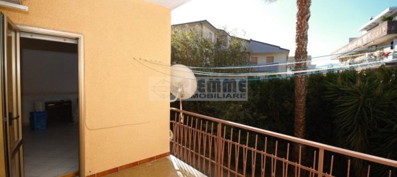 5 rooms Apartment in Davoli, Italy No. 124729 9
