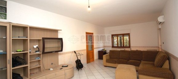 5 rooms Apartment in Davoli, Italy No. 124729 4