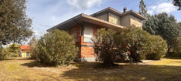 4 bedrooms Villa in Collazzone, Italy No. 197135 2