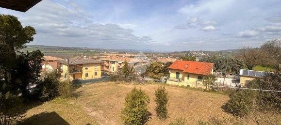 4 bedrooms Villa in Collazzone, Italy No. 197135 9