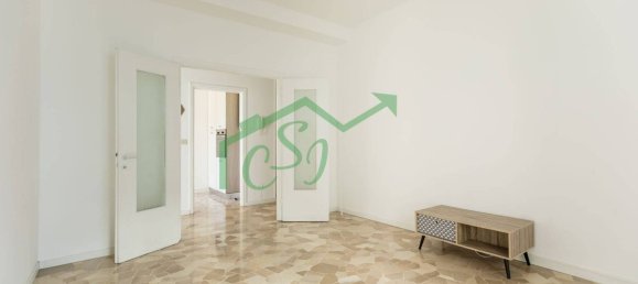 1 bedroom Apartment in Milan, Italy No. 377321 2