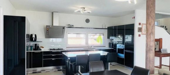 4 bedrooms Villa in Marchirolo, Italy No. 332146 22