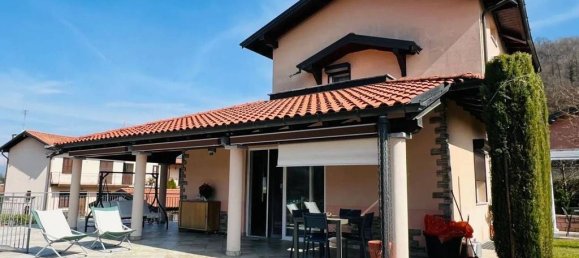 4 bedrooms Villa in Marchirolo, Italy No. 332146 3