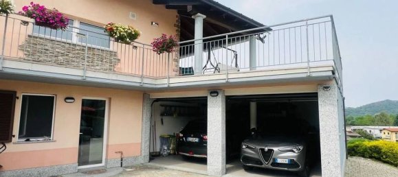 4 bedrooms Villa in Marchirolo, Italy No. 332146 4