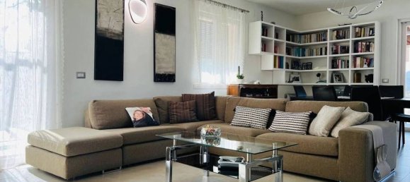 4 bedrooms Villa in Marchirolo, Italy No. 332146 20