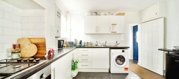 3 bedrooms House in Enfield, United Kingdom No. 11499 7