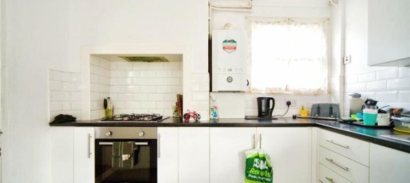 3 bedrooms House in Enfield, United Kingdom No. 11499 8