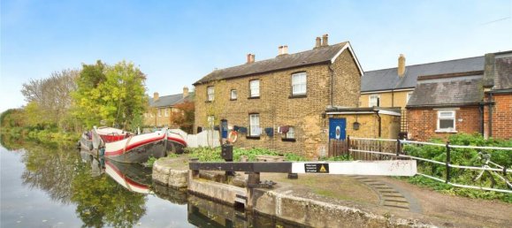 3 bedrooms House in Enfield, United Kingdom No. 11499 3