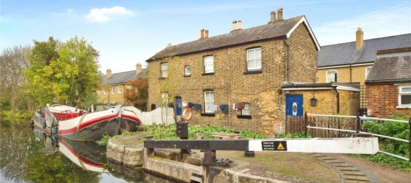 3 bedrooms House in Enfield, United Kingdom No. 11499 13