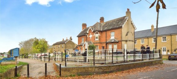 3 bedrooms House in Enfield, United Kingdom No. 11499 14