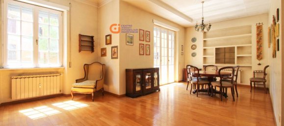 Квартира с 3 спальнями в Рим, Италия № 360657 2