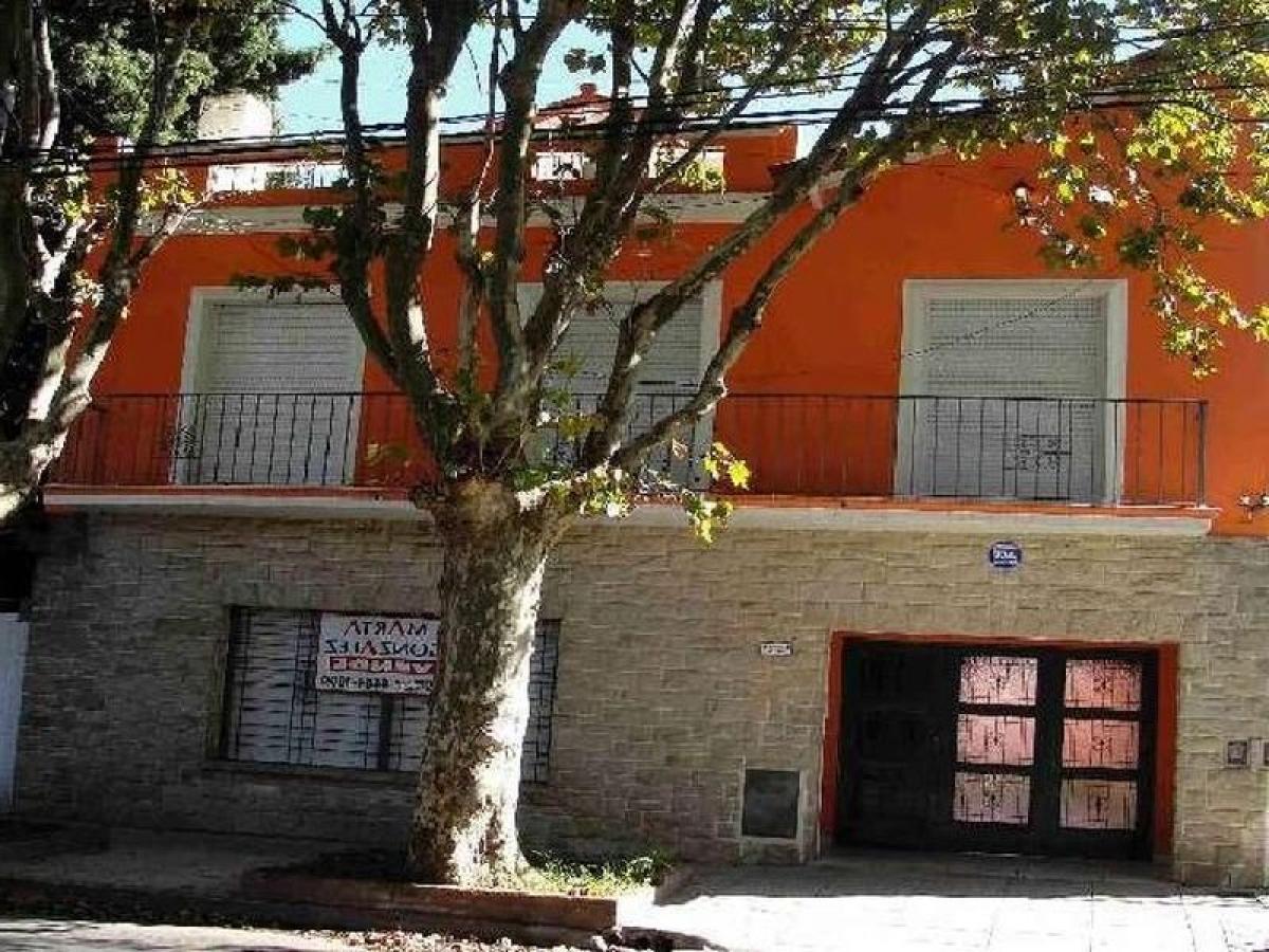 4 bedrooms House in Moron, Argentina No. 2318