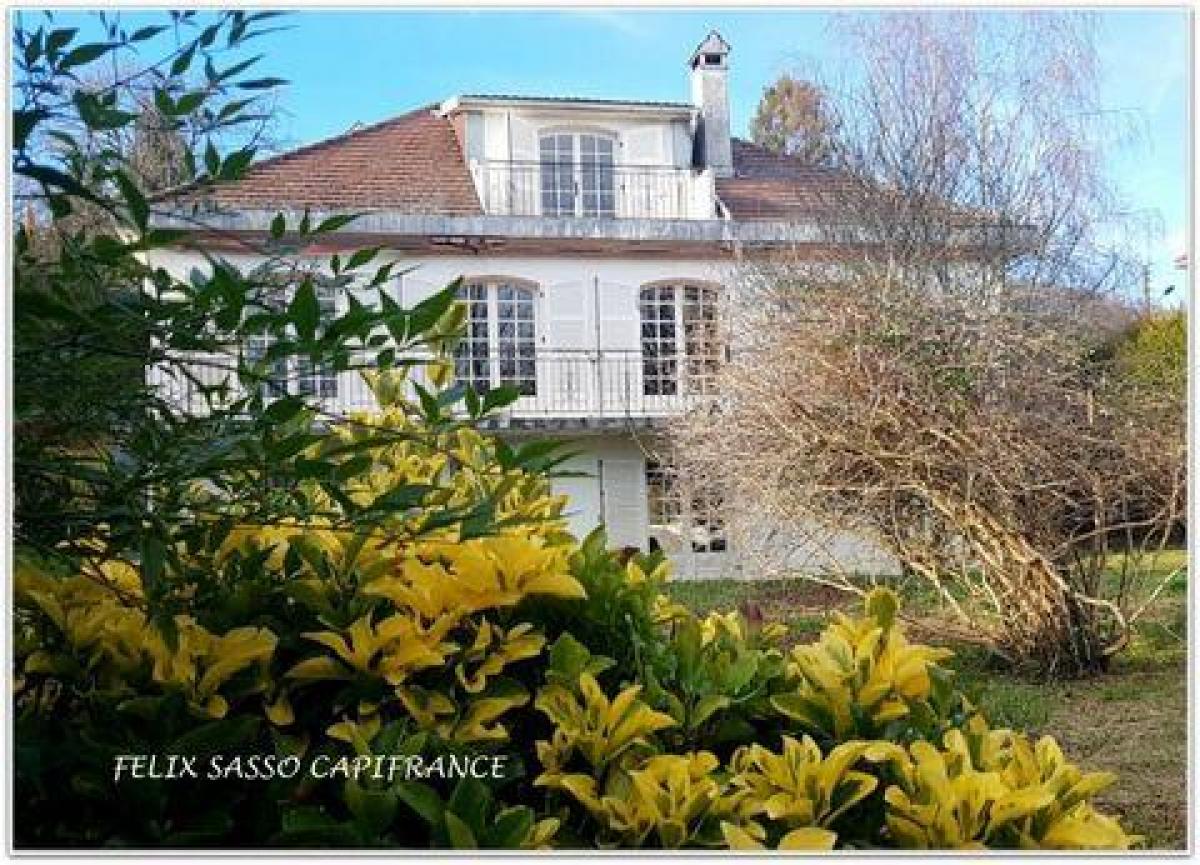 Casa de 4 dormitorios en Lourdes, France No. 32700