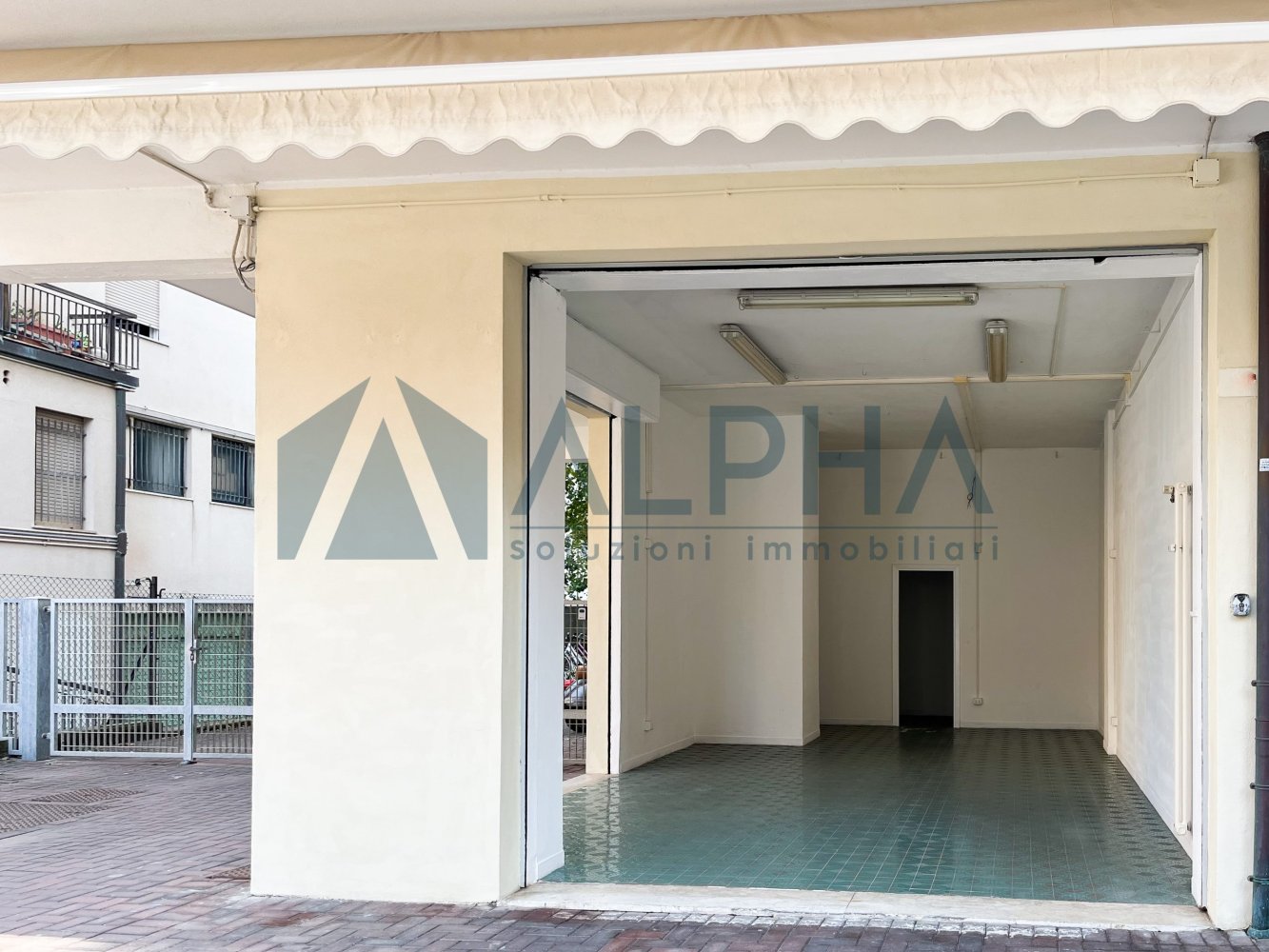 2 rooms Commercial property in Rimini, Italy No. 384253