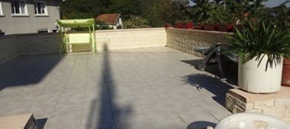 9 Schlafzimmer Schlösser in Montbozon, France, Nr. 301952 3