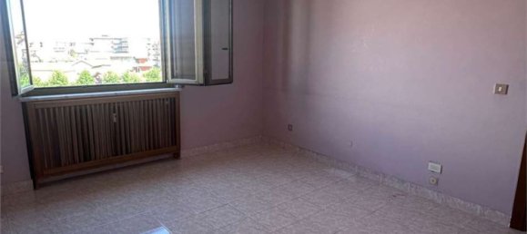 3-salle Appartement à Vigevano, Italy No. 279028 9