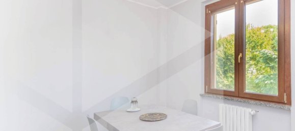 3-salle Appartement à Carnate, Italy No. 32776 4