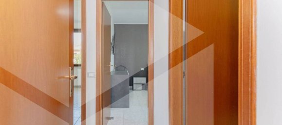 3-salle Appartement à Carnate, Italy No. 32776 11
